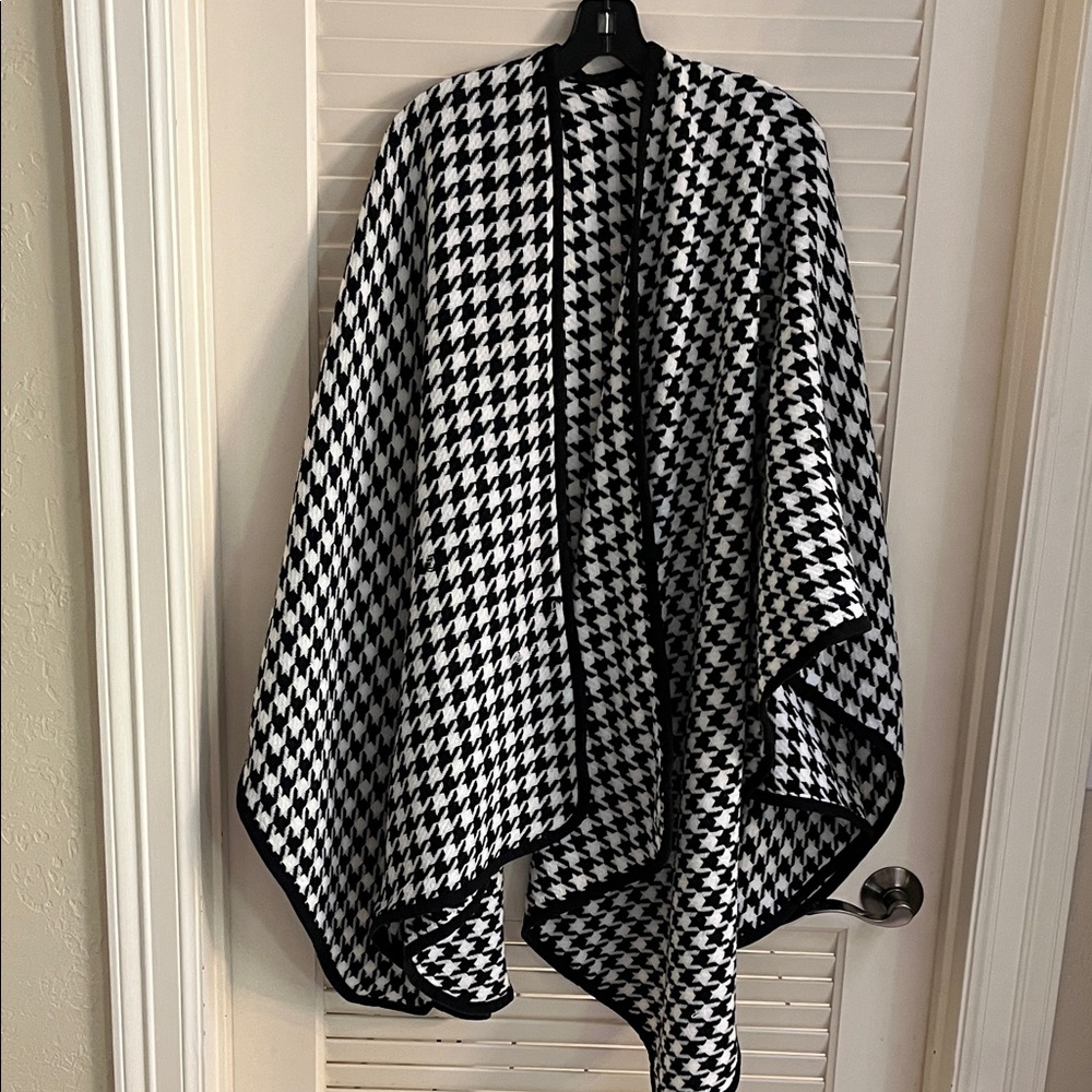 Houndstooth Women's Wrap
